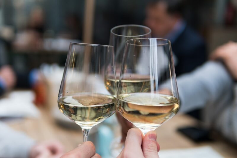 Køb og salg af vin: En guide til vinelskere